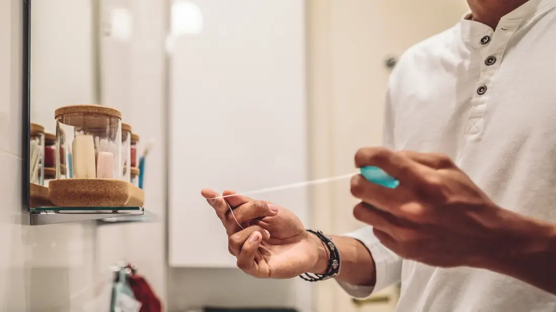 How To Properly Floss: Dentist Tutorial